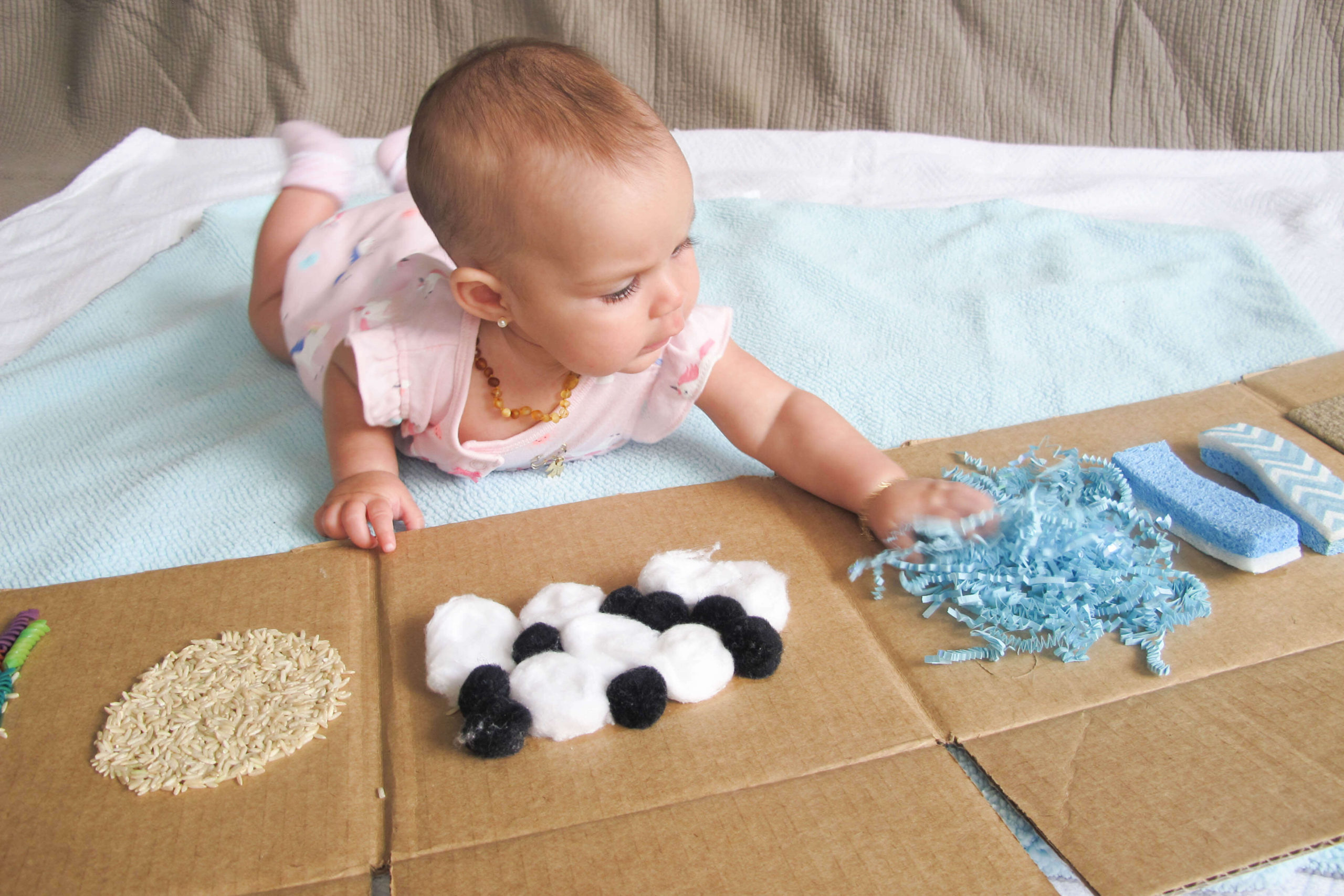 8 DIY baby toys (to help develop eye-hand coordination) - Kid