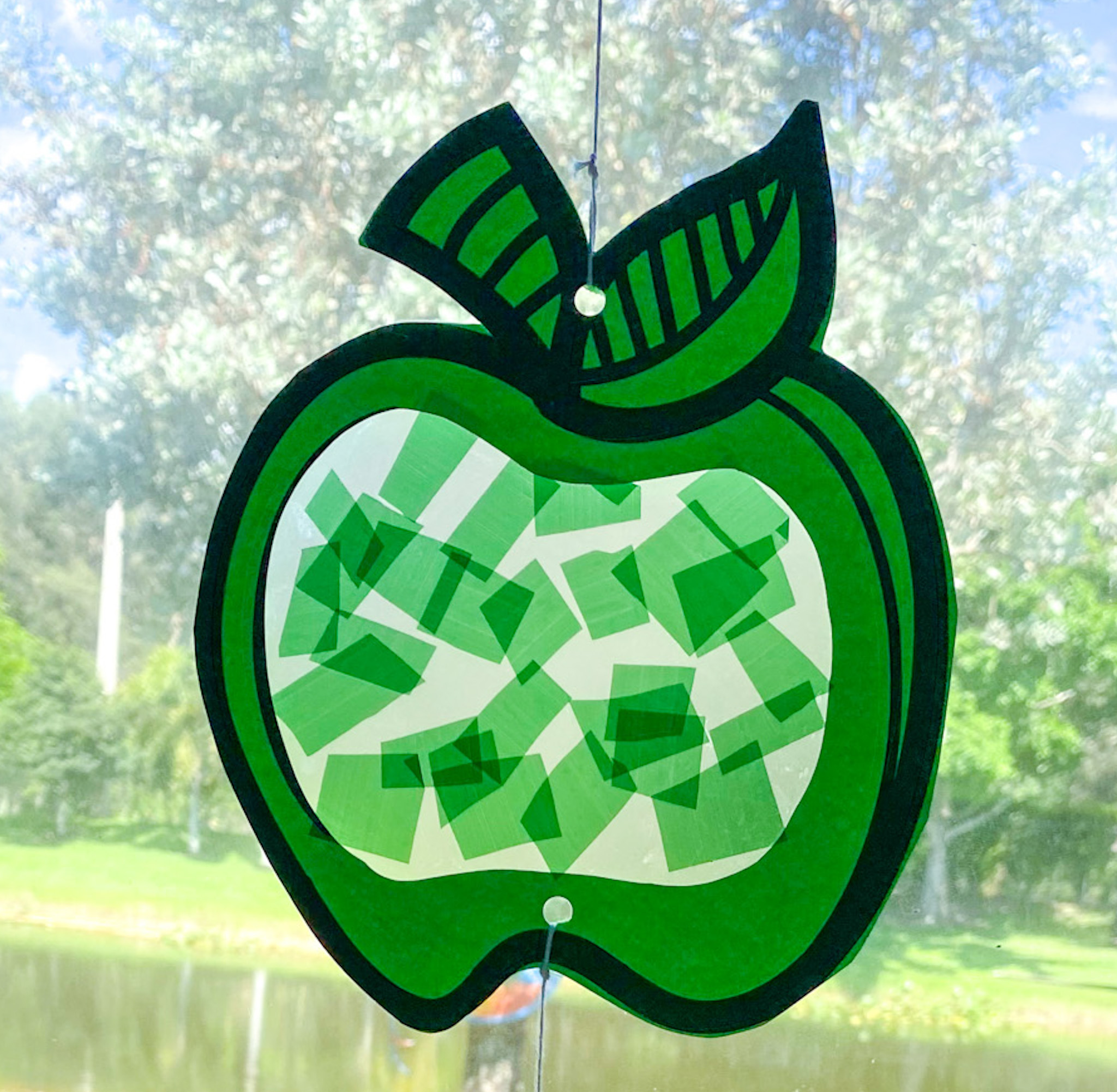 Awesome Apple suncatcher Craft for toddlers {1 and 2 years old} Kid